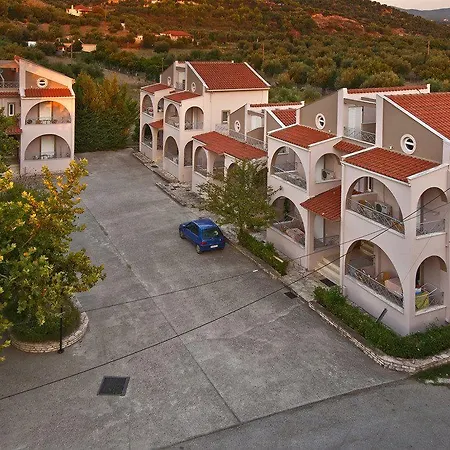 Kaiafas 3* ザハロ