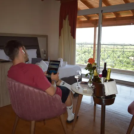 Kaiafas Aparthotel