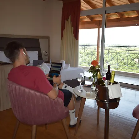 凯法司湖酒店 3* 扎哈罗